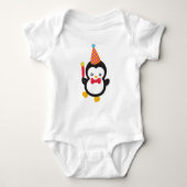 Niedlicher Pinguin, Party-Hut, Firecracker, Bow-Kr Baby Strampler (Vorderseite)