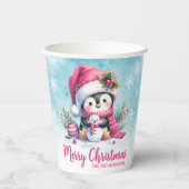 Niedlicher Pinguin Pink und Snowy Blue Frohe Weihn Pappbecher (Rückseite)