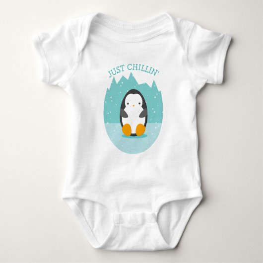 Niedlicher Pinguin Winter Cartoon Nur Chillin Spaß Baby Strampler (Vorderseite)