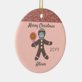 Niedlicher Pink Gingerbread Mann mit Gesichtsmaske Keramik Ornament (Rechts)