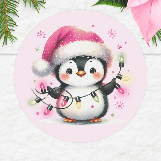 Niedlicher Pink-Pinguin mit Weihnachtsbeleuchtung Runder Aufkleber