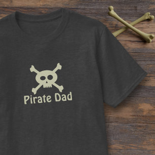 Niedlicher Piratenfisch Vater Skull und Crossbones T-Shirt
