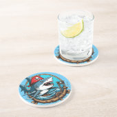 Niedlicher Piratenhai auf dem Schiff Getränkeuntersetzer (Seite)