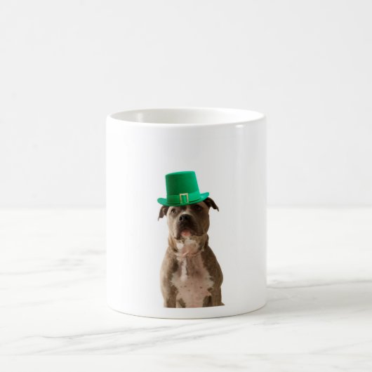 Niedlicher Pit Bull Dog Hat St. Patrick's Day Kaffeetasse (Mittel)