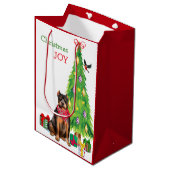 Niedlicher Pit Bull und Weihnachtsbaum Mittlere Geschenktüte (Vorderseite Schrägansicht)