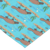 Niedlicher Platypus-Cartoon Tischdecke (Schrägansicht)