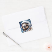 Niedlicher Platz im Astronauten-Anzug im Weltraum Quadratischer Aufkleber (Umschlag)