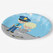 Niedlicher Polizeibeamter Pappteller (Schrägansicht)