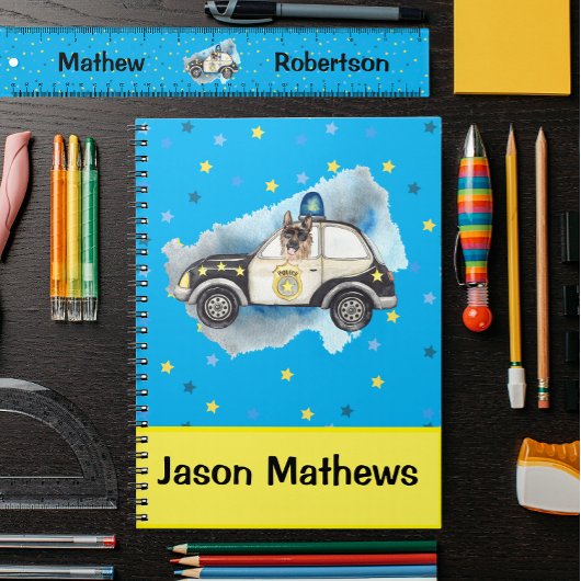 Niedlicher Polizeihund im Auto Notizblock