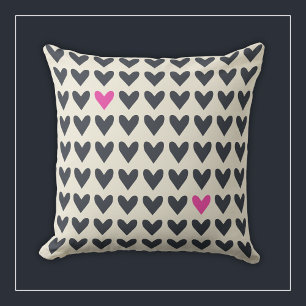 Niedlicher Pop Art Hearts in Mod, dunkelgrau und H Kissen