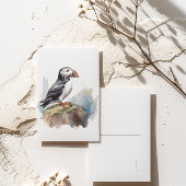 Niedlicher Puffin auf einem Felsen in Aquarell Postkarte