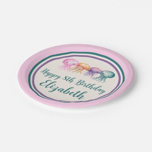 Niedlicher Quallenfisch unter dem Meer Pappteller (Schrägansicht)