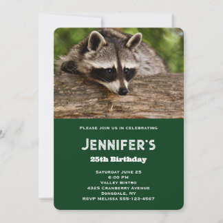 Niedlicher Raccoon auf einem Log Geburtstag Einladung