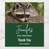 Niedlicher Raccoon auf einem Log Geburtstag Weinetikett (Einzelnes Label)