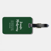 Niedlicher Raccoon-Ruhen auf einem Protokoll Gepäckanhänger (Rückseite horizontal)