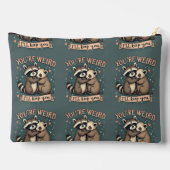 Niedlicher Raccoon und der Umarmung von Freunden Zubehörtasche (Rückseite)