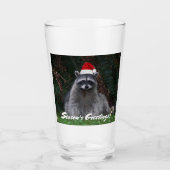 Niedlicher Raccoon Weihnachtsmannmütze Urlaub Glas (Vorderseite)