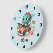 Niedlicher Racer Dino Fahren mit einem schnellen A Große Wanduhr (Winkel)