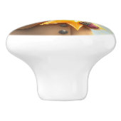 Niedlicher Racon in rosa Hut und individuelle Name Keramikknauf (Seitenansicht)