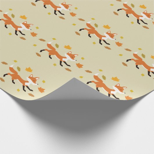 Niedlicher Red Fox mit Herbstlaub-Muster Geschenkpapier (Ecke)