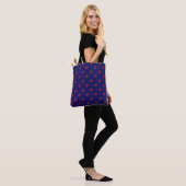 Niedlicher Red Strawberry Polka Dot auf Dunkelblau Tasche (Am Model)