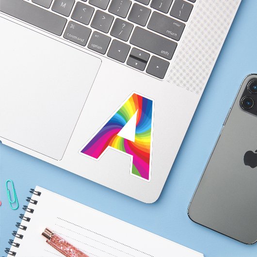 Niedlicher Regenbogen Alphabet A Aufkleber (Laptop mit iPhone)