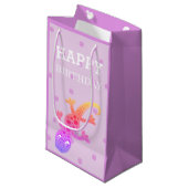 Niedlicher Regenbogen Gecko Lizard auf Pink Kleine Geschenktüte (Vorderseite Schrägansicht)