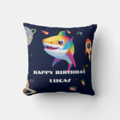 Niedlicher Regenbogenhai Galaxy Rocket Geburtstags Kissen (Vorderseite)