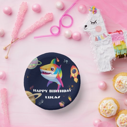Niedlicher Regenbogenhai Galaxy Rocket Geburtstags Pappteller (Party)