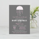 Niedlicher Regenschirm Pink Baby Sprinkle oder Bab Einladung (Stehend Vorderseite)