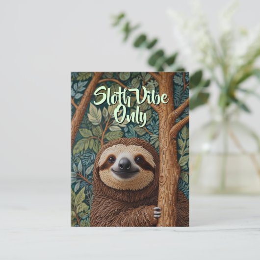 Niedlicher Retro-Boho Sloth Hang in den Hängeville Postkarte (Stehend Vorderseite)