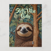 Niedlicher Retro-Boho Sloth Hang in den Hängeville Postkarte (Vorderseite)