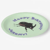 Niedlicher Rhinozerokerkäfer Cartoon Pappteller (Schrägansicht)