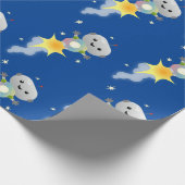 Niedlicher Roboter, der im Weltraum Cartoon fliegt Geschenkpapier (Ecke)