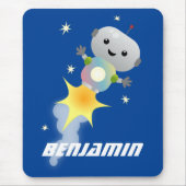 Niedlicher Roboter, der im Weltraum Cartoon fliegt Mousepad (Vorne)