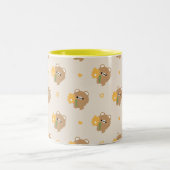Niedlicher romantischer Braunbär Zweifarbige Tasse (Mittel)