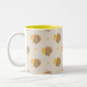 Niedlicher romantischer Braunbär Zweifarbige Tasse (Links)