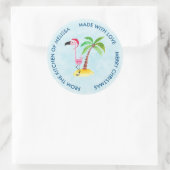 Niedlicher rosa Flamingo in einer Weihnachtsmannmü Runder Aufkleber (Tasche)