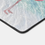 Niedlicher rosa Flamingos tropischer Strand indivi Schreibtischunterlage (Ecke)