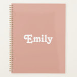 Niedlicher rosa individuelle Name Planer<br><div class="desc">Niedliche staubige rosa individuelle Name Textjahr oder monogramm personalisierte Agenda,  Planner. Anpassbarer weißer Text,  rosafarbener schlichter Hintergrund. Sie können ihn mit Ihrem Namen,  Monogramm,  Initialen,  Jahr oder benutzerdefinierten Text anpassen.</div>