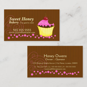 Niedlicher rosa kleiner Kuchen mit Visitenkarte