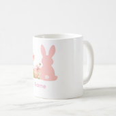Niedlicher rosa Osterhase mit Frühlingsblumen  Kaffeetasse (VorderseiteRechts)