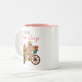 Niedlicher, rosa Slot-Cartoon Funny Sleep Zitat Zweifarbige Tasse (Vorderseite Links)