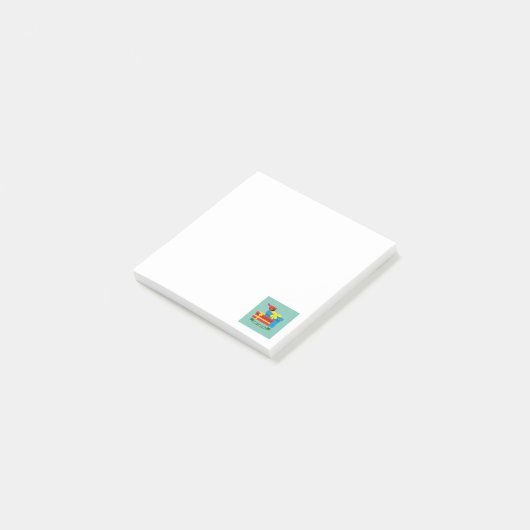 Niedlicher, roter Kardinal eröffnet ein blaues Ges Post-it Klebezettel (angewinkelt)