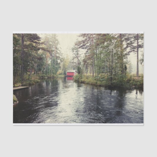 Niedlicher Roter Stall in einem Abgeschiedenen Wal Seidenpapier (Vorderseite)