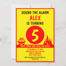 Niedlicher roter und gelber Vektor Kids Feuerwehrf