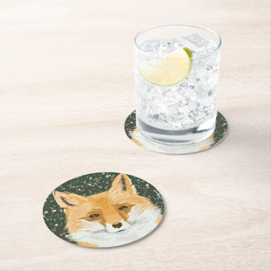 Niedlicher Rotfuchs - im Schnee. Runder Pappuntersetzer (Vor Ort)