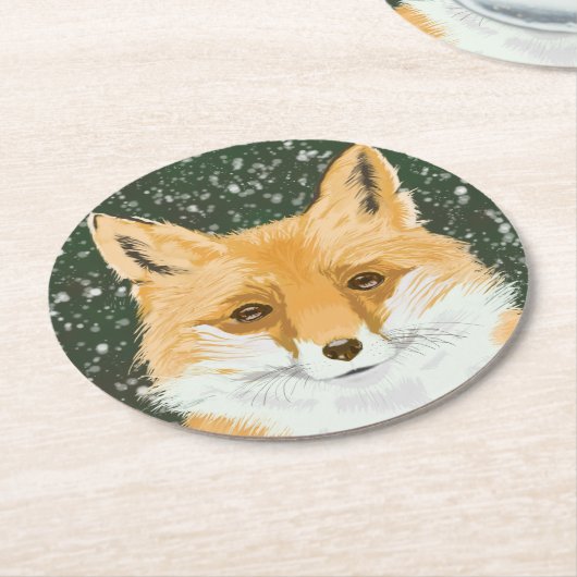 Niedlicher Rotfuchs - im Schnee. Runder Pappuntersetzer (Angewinkelt)