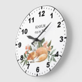 Niedlicher Rotfuchs unter Blume und Grünpflanzen Große Wanduhr (Winkel)