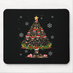 Niedlicher Rottweiler Hund liebt Weihnachtsbaumleu Mousepad